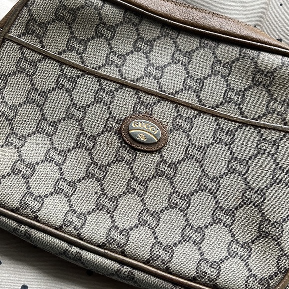 Authentic Vintage Gucci Plus Clutch - Picture 3 of 9